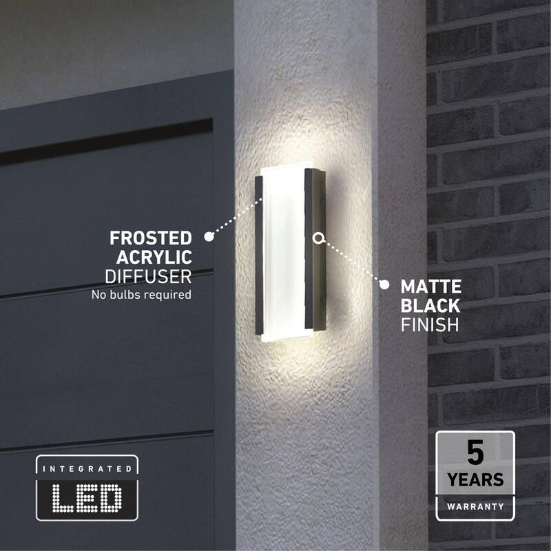 Luminaria de pared tipo linterna para garaje y porche, moderna, integrada con LED de 3 CCT, cableado duro, color negro "Artika Blade" - OUT-BDC-HD2BL
