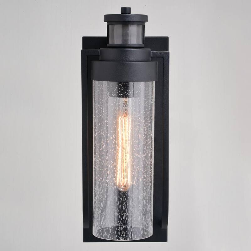 Lámpara de pared exterior VAXCEL Lawton Steel LED Compatible Black con Sensor de Movimiento al Anochecer y al Amanecer de Cristal Transparente Transicional - T0749
