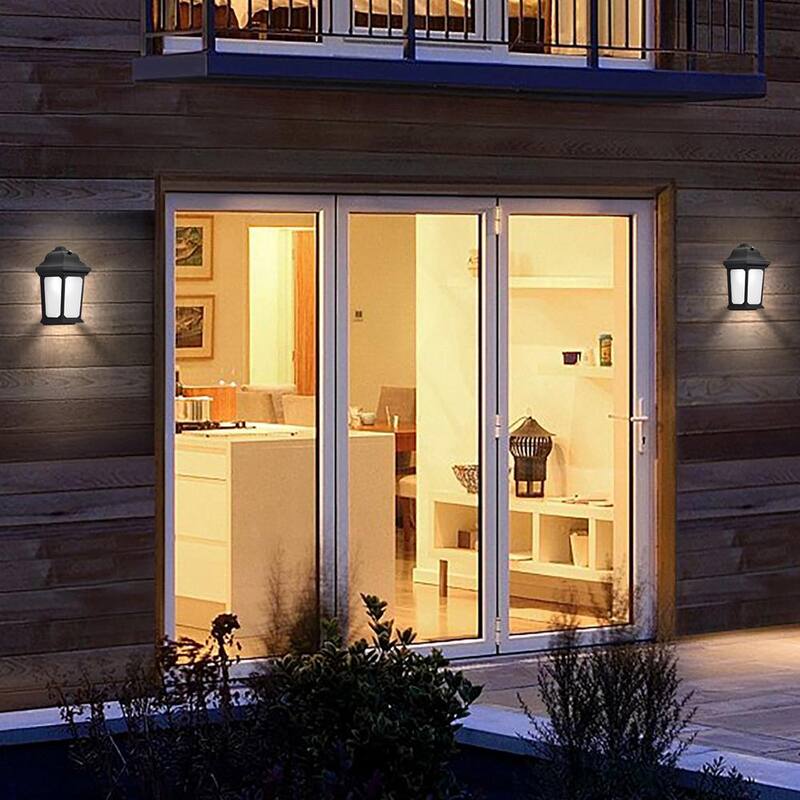 Lámpara de pared exterior con farol de cristal esmerilado de 5000K y acabado negro Edvivi 8 pulgadas LED con fotocélula para amanecer y atardecer con cable duro (paquete de 2) - LED5705BK-2PK