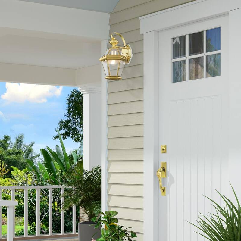 Iluminación AVIANCE Cresthill de 14 pulgadas, 1 luz, Linterna de Pared con acabado en latón pulido para exteriores con cableado duro, sin focos incluidos - HD09219