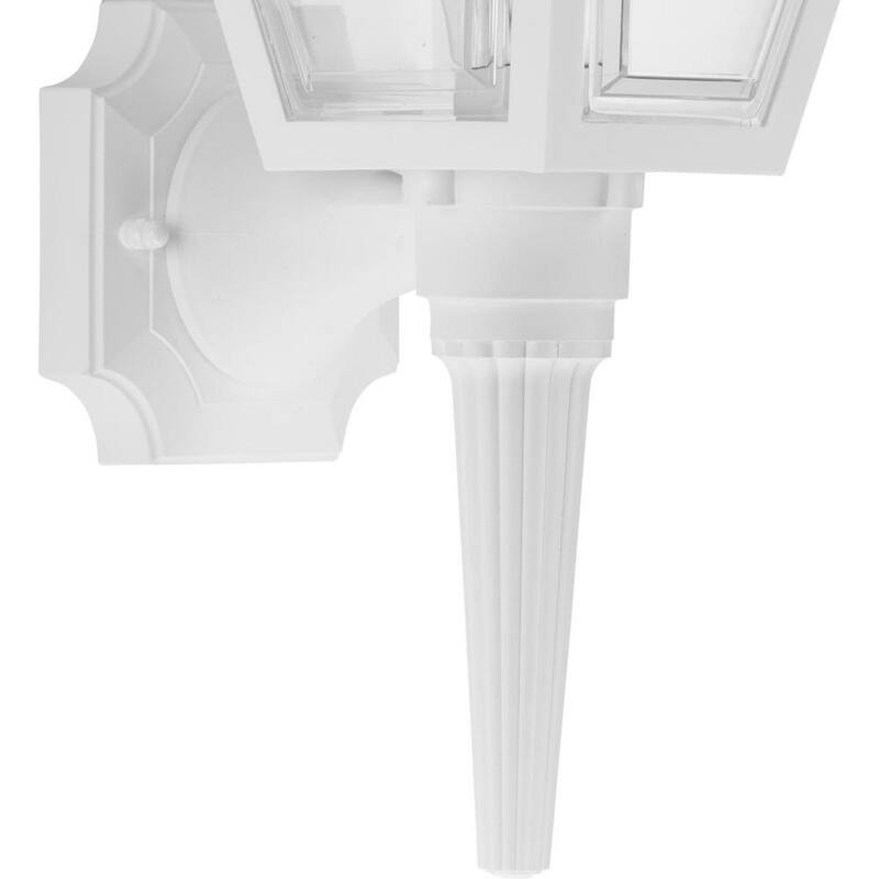 Lámpara de pared grande de exterior tradicional con pantalla acrílica biselada blanca clara de 1 luz de la colección Mansard de Progress Lighting - P5815-30.