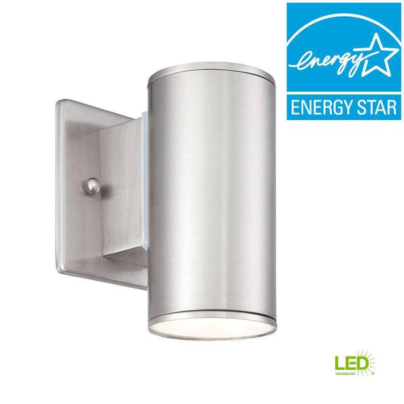 Aplique este título: Lámpara de pared exterior LED de 6 pulgadas en color platino satinado Barrow de Designers Fountain - LED33001-SP