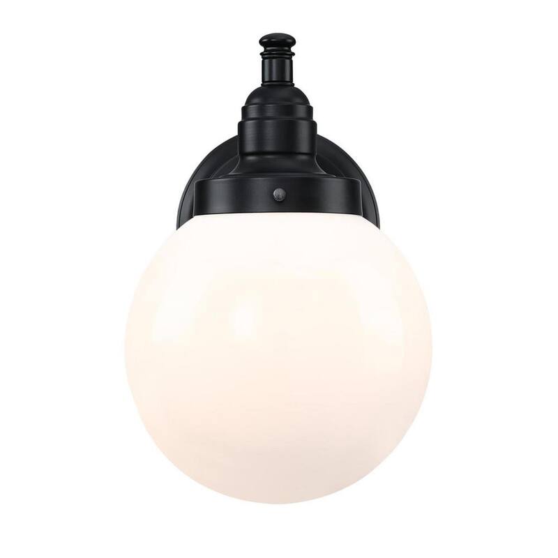 Aplique de pared para exteriores Westinghouse Eddystone de 1 luz en color negro mate con cristal blanco opalino y sensor de atardecer a amanecer - 6121400