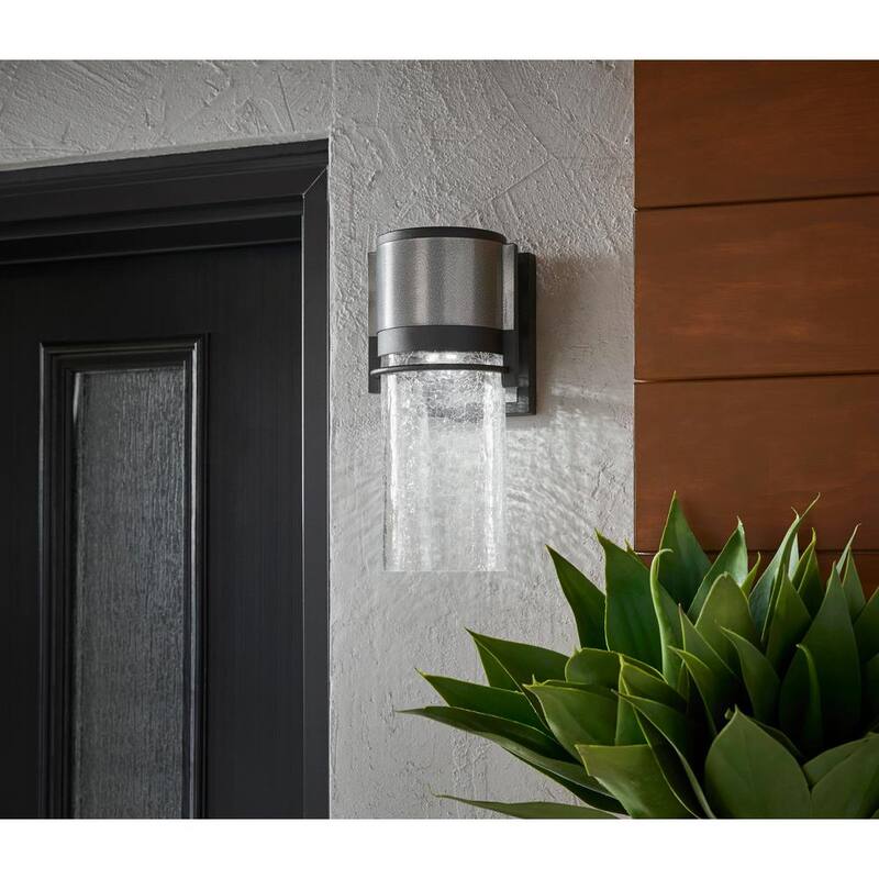 Colección de decoradores para el hogar 11.5 in. Majestic 11.5 in. Luminaria de pared exterior integrada con luz LED negra de voltaje de línea - HB7064-306