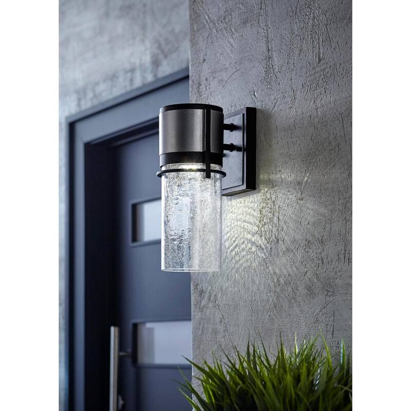 Colección de decoradores para el hogar 11.5 in. Majestic 11.5 in. Luminaria de pared exterior integrada con luz LED negra de voltaje de línea - HB7064-306