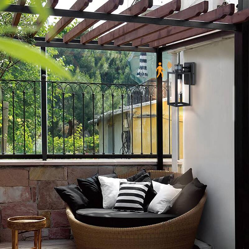 Lámpara de pared exterior Uixe 12 pulgadas con sensor de movimiento, luz tenue al amanecer y al atardecer, 1 luz, acabado negro mate - SSL-12121-MS