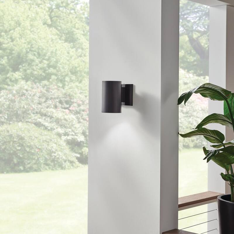 Lámpara de pared estilo linterna KICHLER Independence de 7 pulgadas con cableado duro para exteriores en negro y 1 luz, no incluye focos (paquete de 1) - 9234BK
