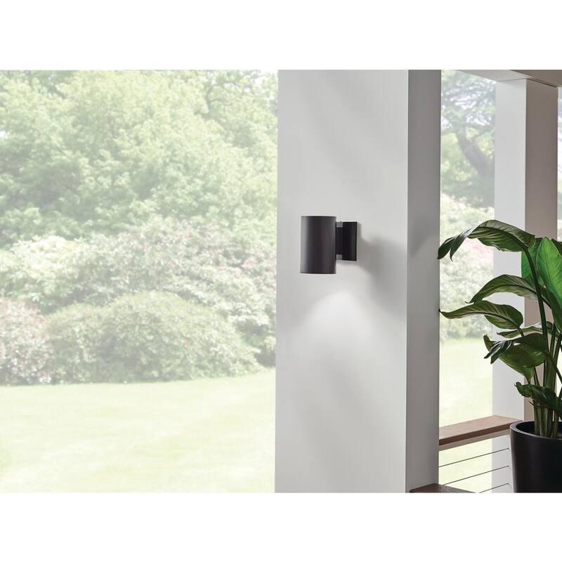 Lámpara de pared estilo linterna KICHLER Independence de 7 pulgadas con cableado duro para exteriores en negro y 1 luz, no incluye focos (paquete de 1) - 9234BK