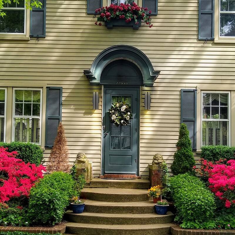 Aplique de pared exterior con cableado Eglo Riga 4.25 in. An x 7.875 in. Al, 2 luces, color negro con pantallas de vidrio - 200033A