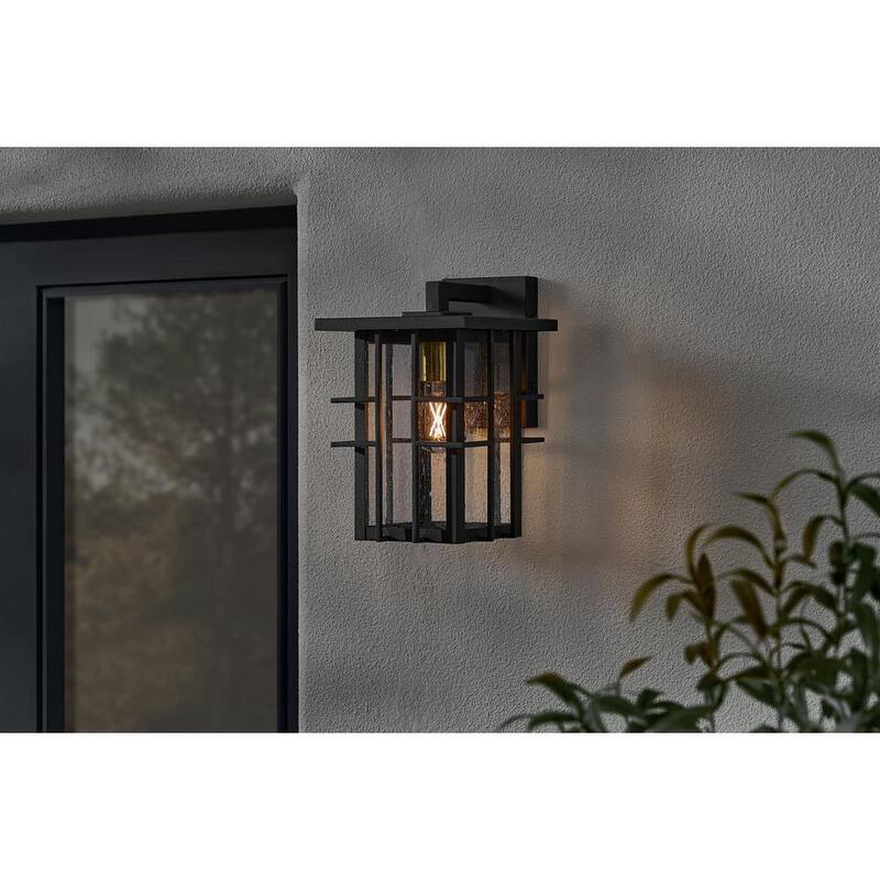 Hampton Bay Glenfield Lámpara de Pared Exterior Pequeña de 12 pulgadas con 1 luz en negro y cristal moldeado - C7570