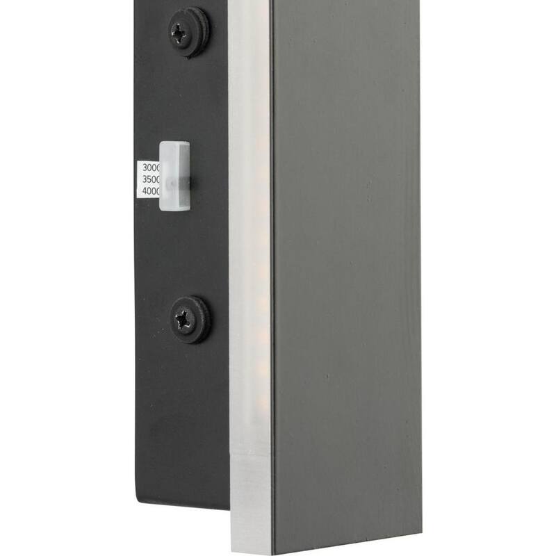 Luminaria de pared para exteriores de LED en color negro mate contemporáneo con conexión fija mediana de Progress Lighting - P560367-31M-CS