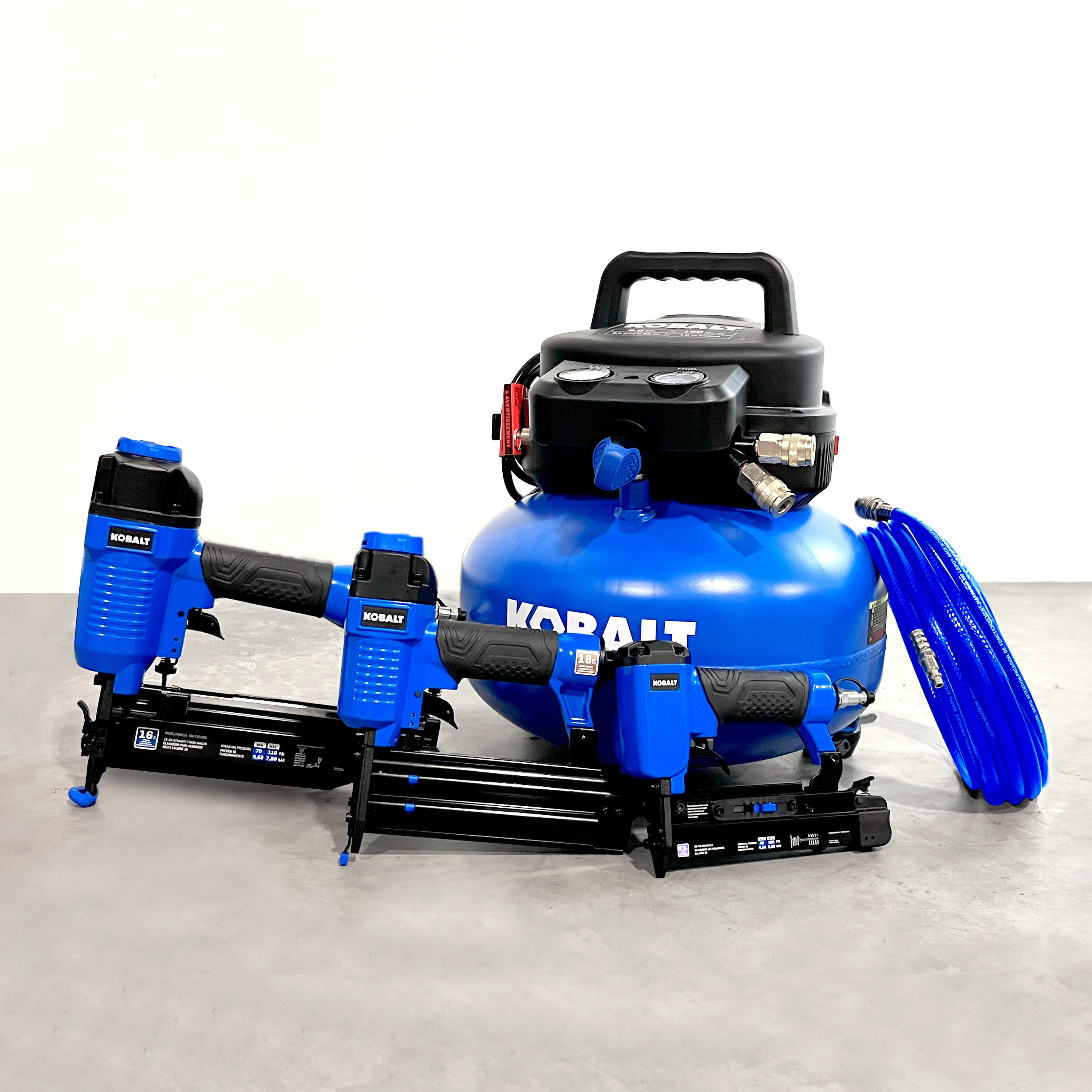Compresor de aire portátil Kobalt de 6 galones y 150 PSI con accesorios incluidos - 02106410A