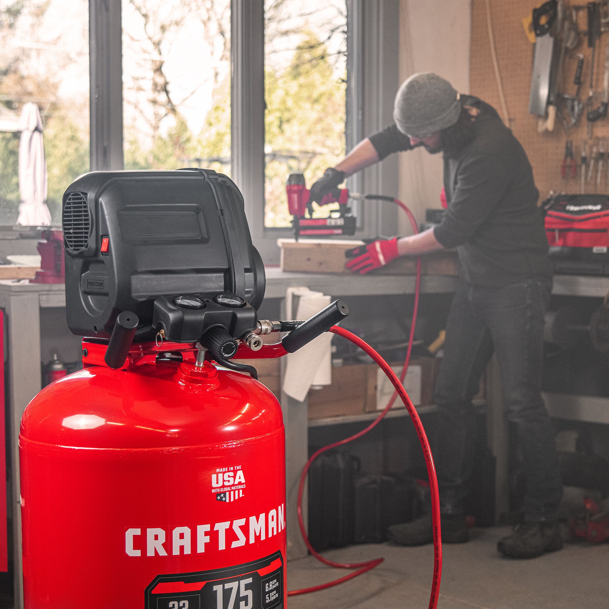CRAFTSMAN Compresor de aire eléctrico vertical portátil de 33 galones y 175 PSI - CMXECXM331