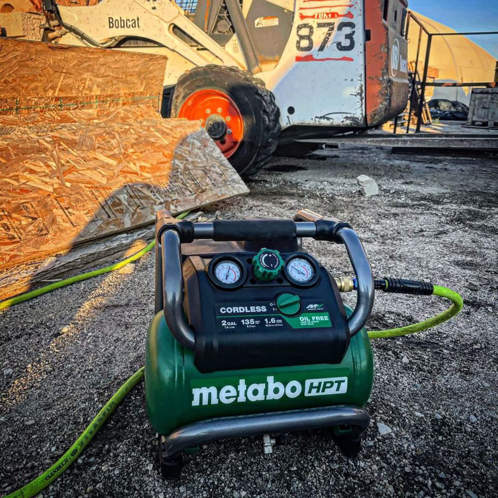 Metabo HPT Compresor de aire eléctrico y sin cable portátil de 2 galones y 135 PSI con diseño tipo Hot Dog - EC36DAQ4M