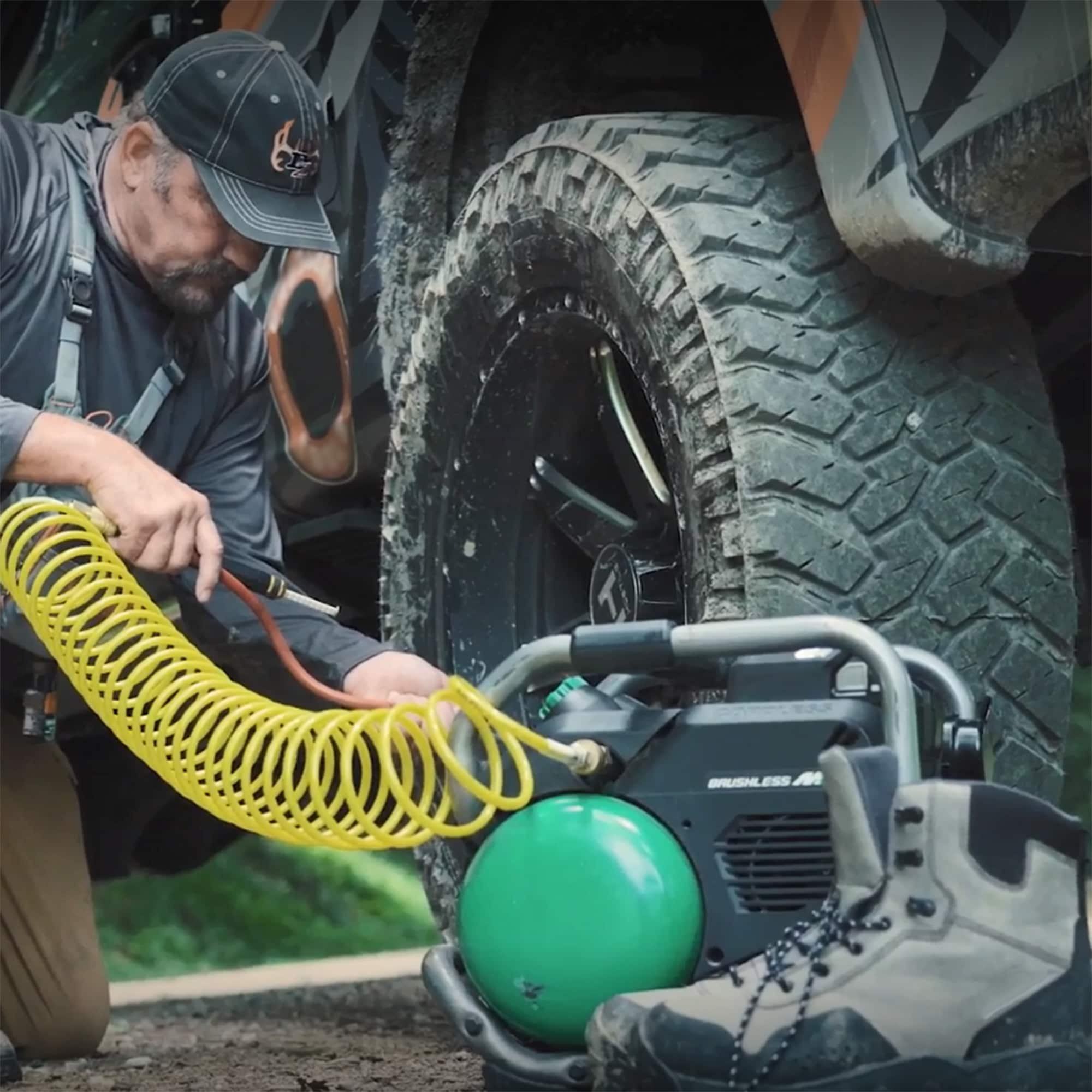 Metabo HPT Compresor de aire eléctrico y sin cable portátil de 2 galones y 135 PSI con diseño tipo Hot Dog - EC36DAQ4M