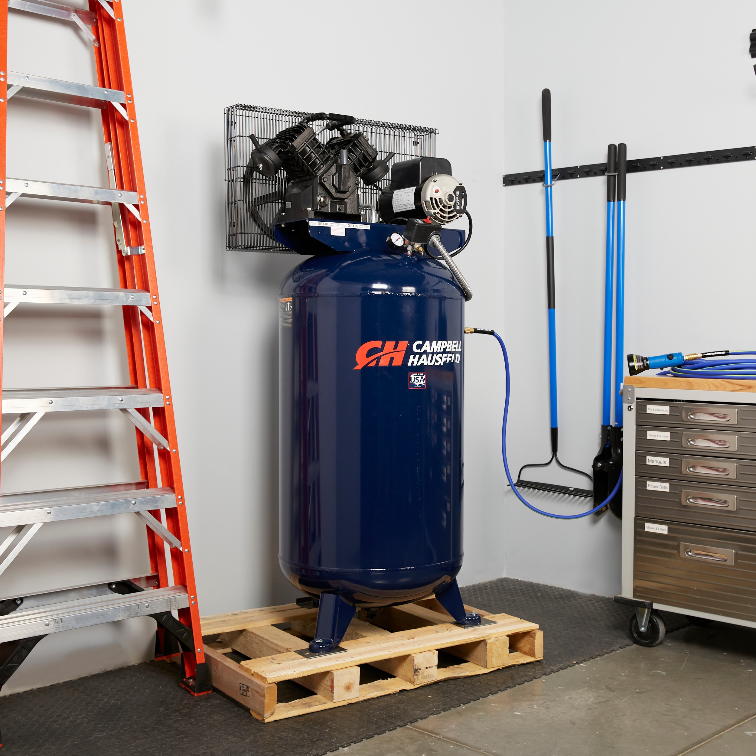 Compresor de aire eléctrico vertical estacionario de 80 galones Campbell Hausfeld 135 PSI - TQ3104