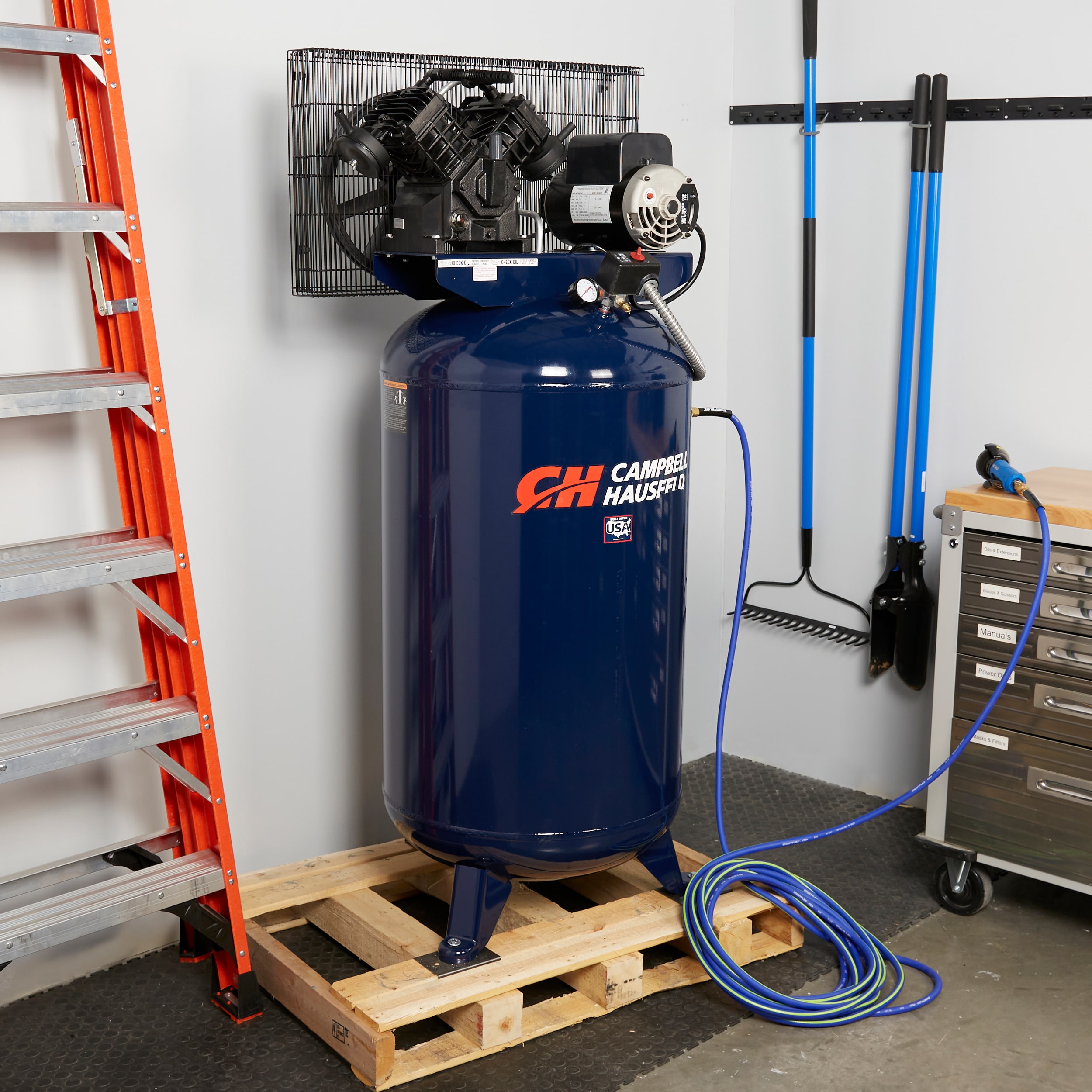 Compresor de aire eléctrico vertical estacionario de 80 galones Campbell Hausfeld 135 PSI - TQ3104
