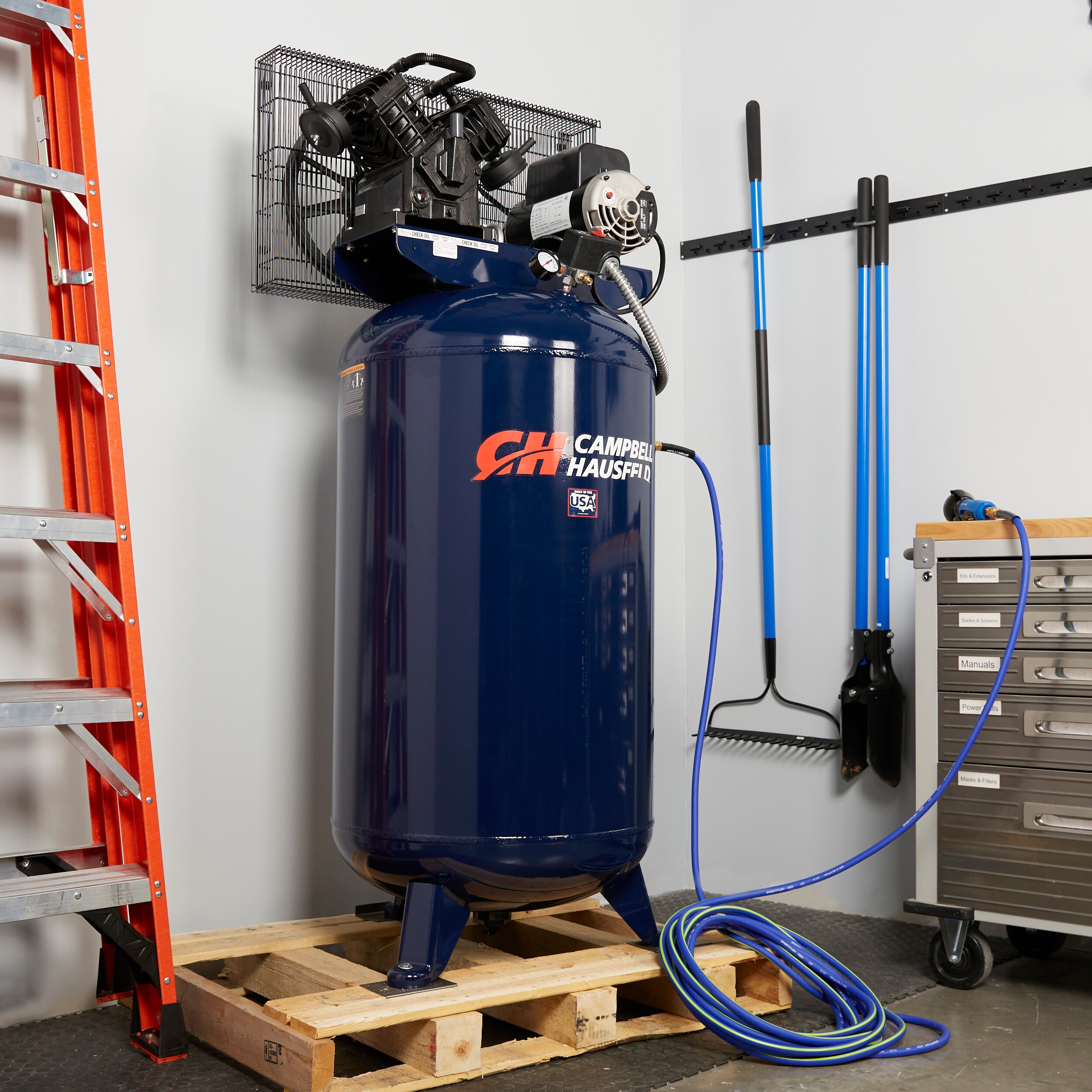 Compresor de aire eléctrico vertical estacionario de 80 galones Campbell Hausfeld 135 PSI - TQ3104