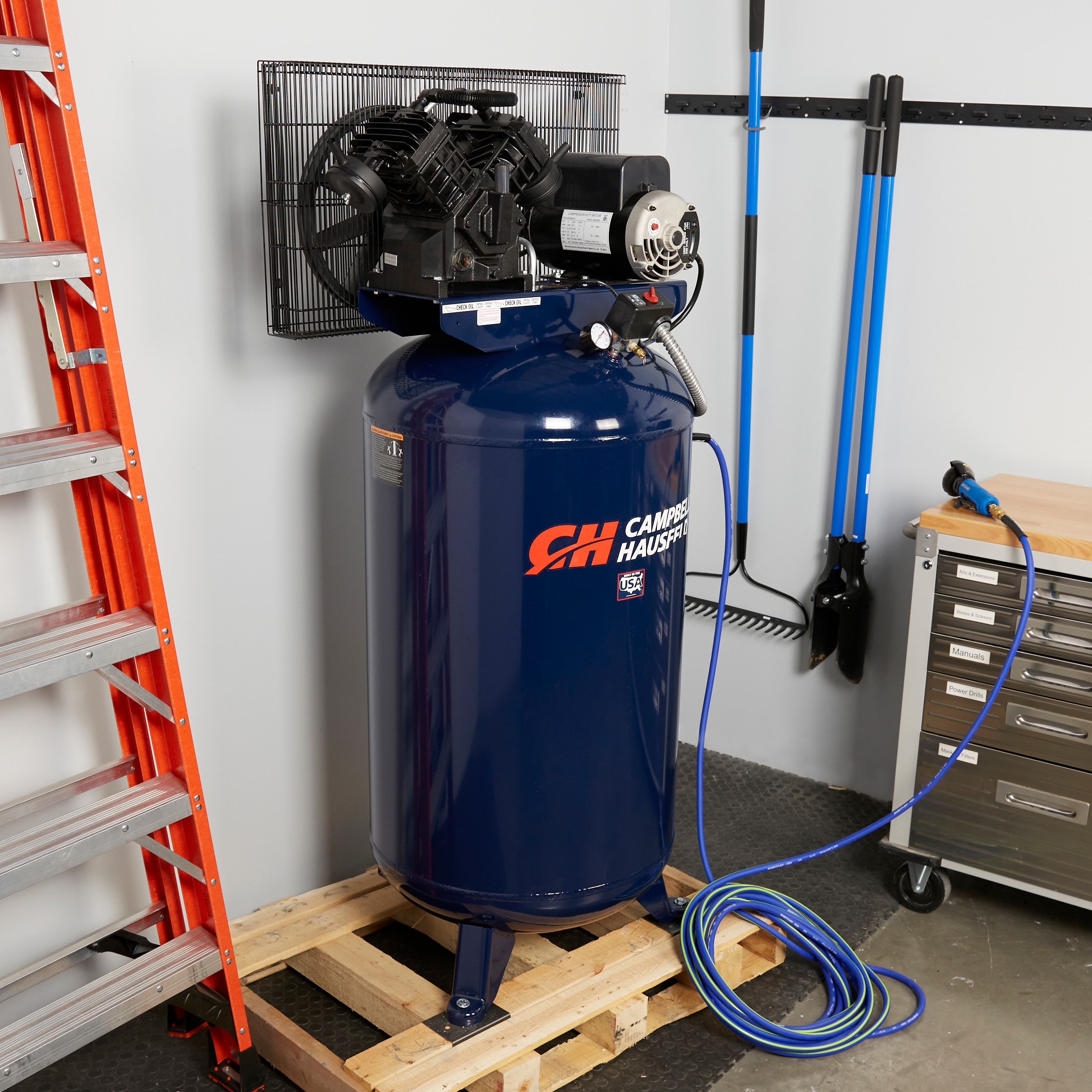 Compresor de aire eléctrico vertical estacionario de 80 galones Campbell Hausfeld 135 PSI - TQ3104