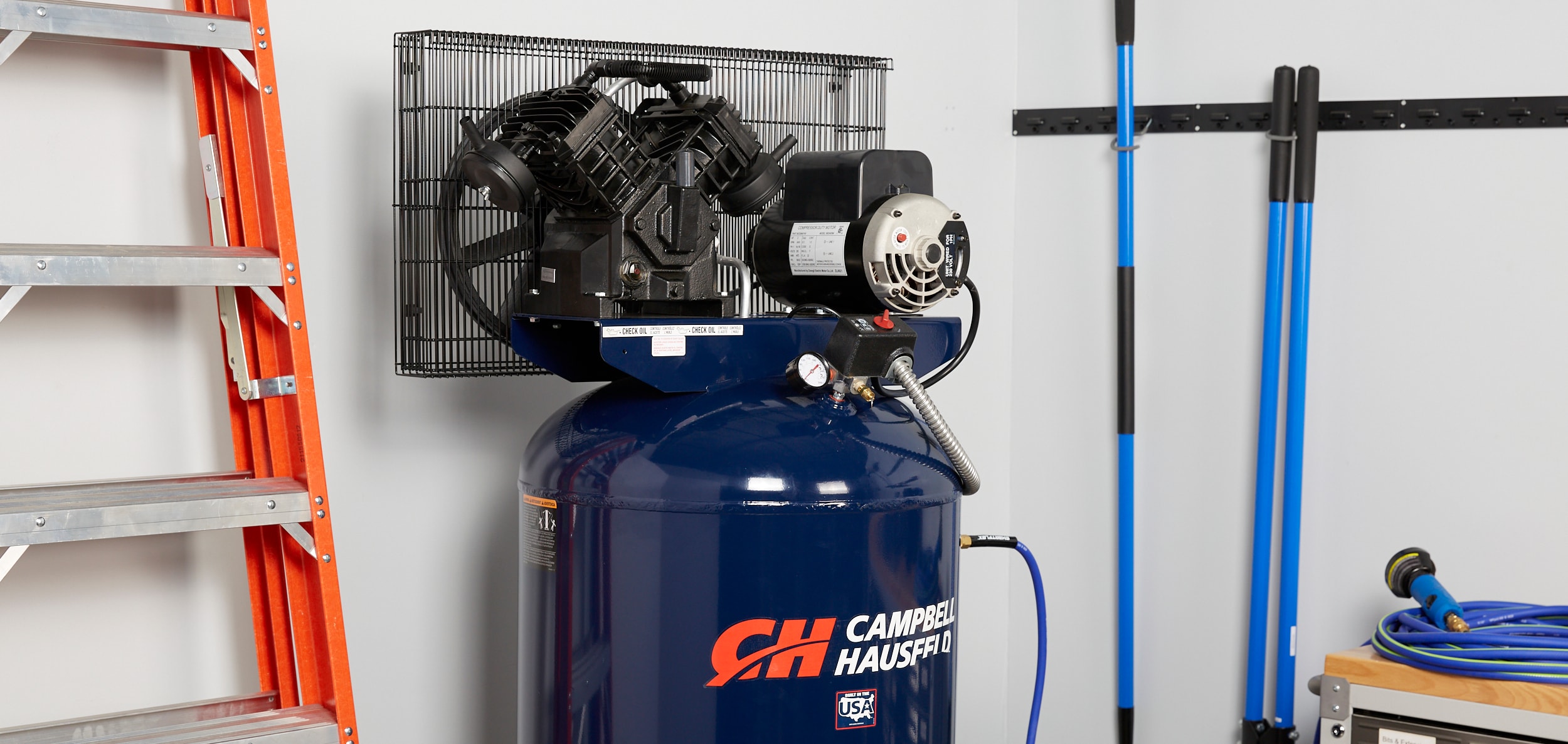 Compresor de aire eléctrico vertical estacionario de 80 galones Campbell Hausfeld 135 PSI - TQ3104