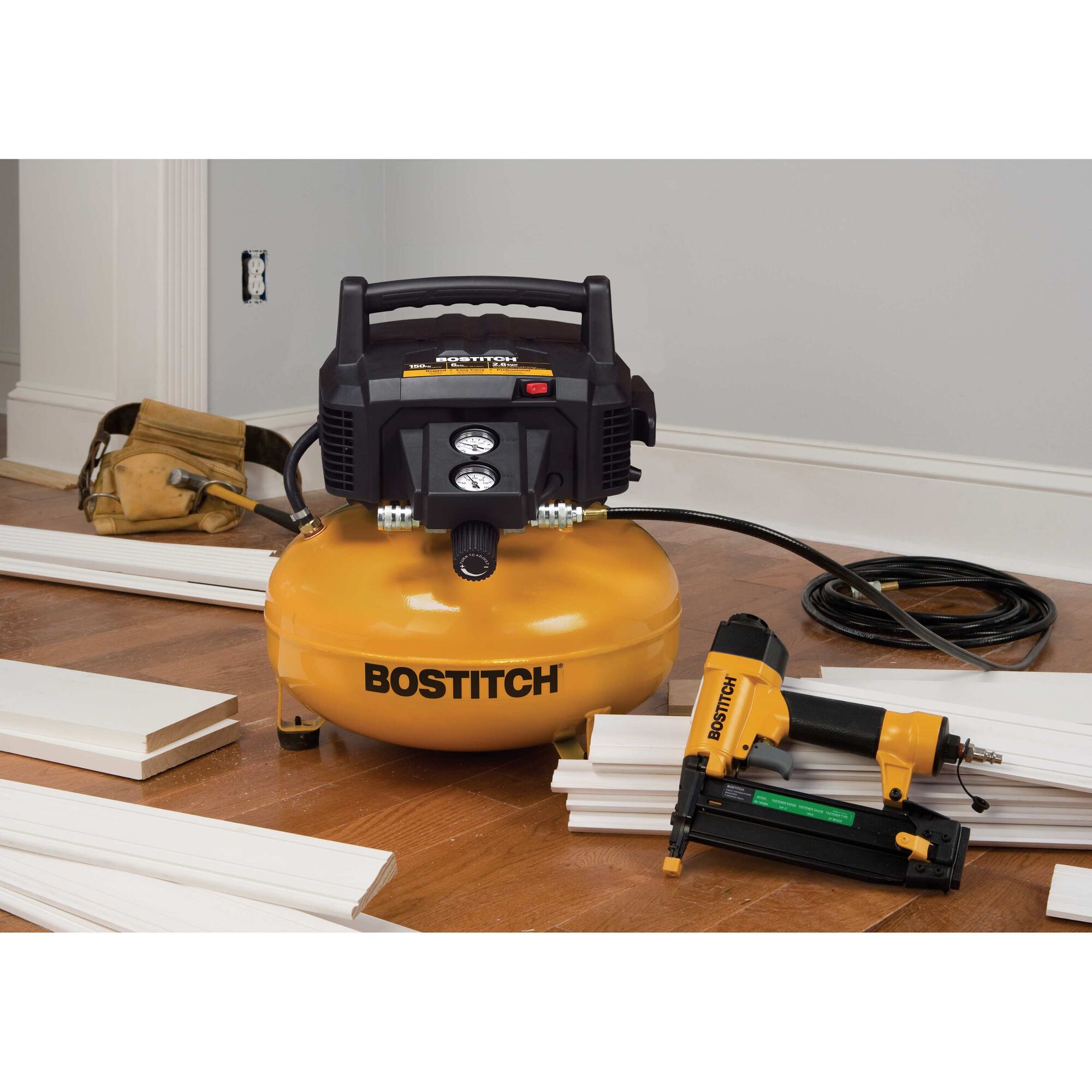Compresor de aire portátil Bostitch de 6 galones y 150 PSI eléctrico tipo panqueque - BTFP1KIT