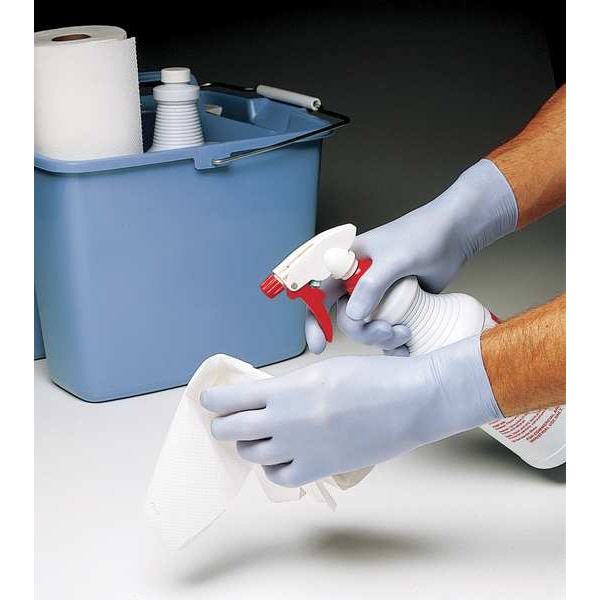 Showa 7005, Guantes desechables, 4 mil de grosor en la palma, de nitrilo, con polvo, talla L (9), paquete de 100 unidades, color azul - 7005L