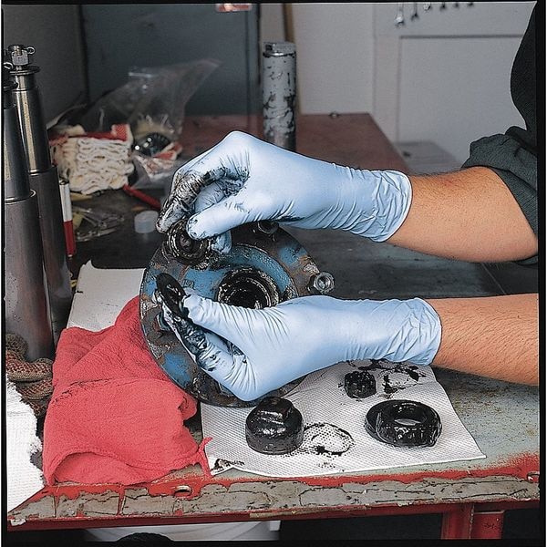 Showa 7005, Guantes desechables, 4 mil de grosor en la palma, de nitrilo, con polvo, talla L (9), paquete de 100 unidades, color azul - 7005L