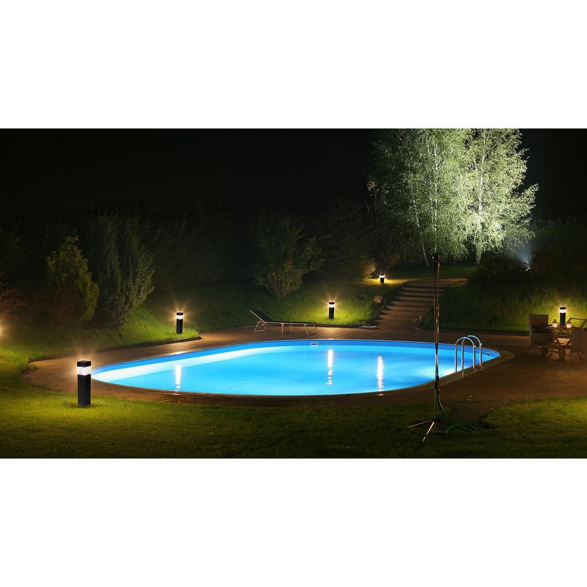 Luz de camino bollard solar LED con acabado negro de 11 pulgadas y 7.5 lúmenes de One Stop Gardens - 57715