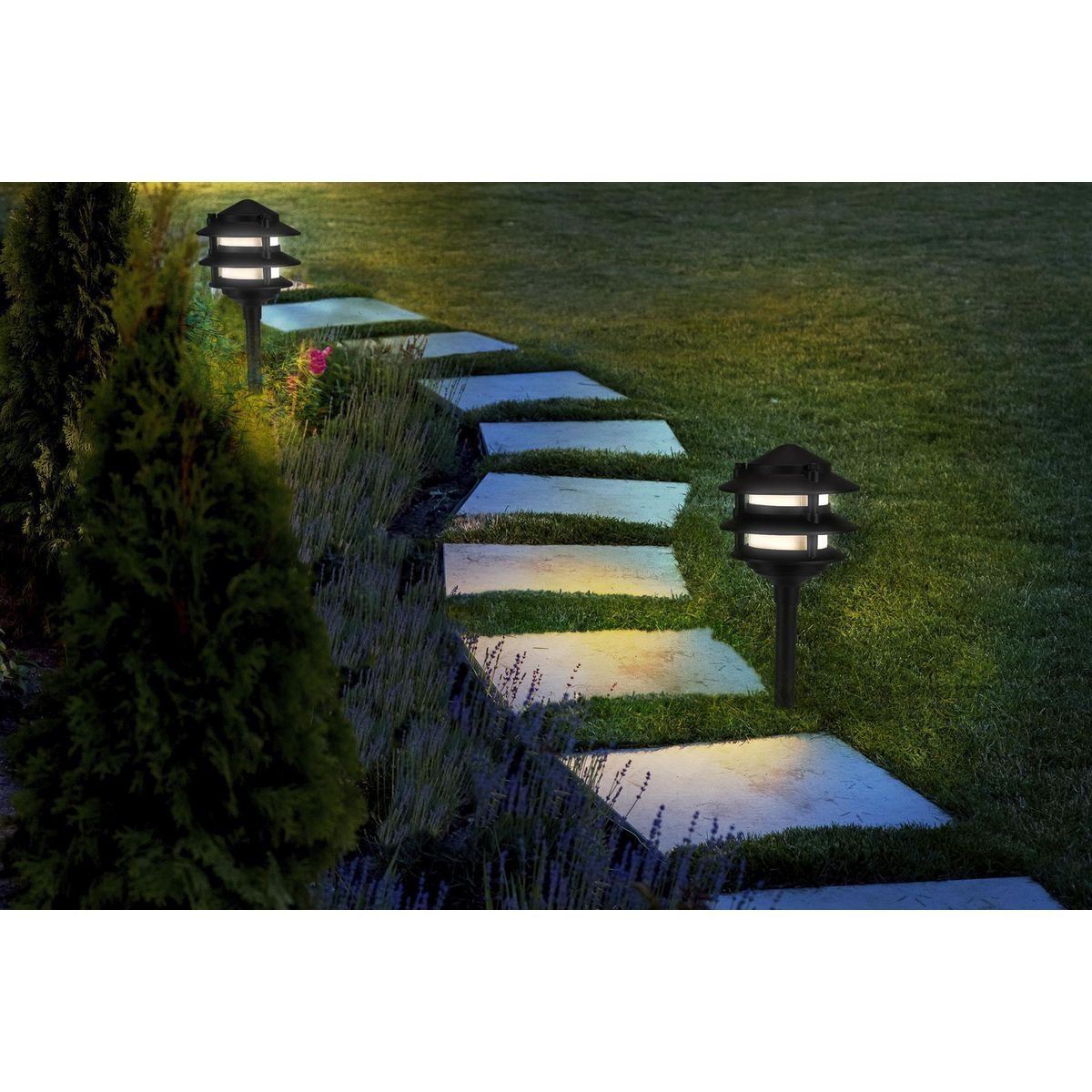 Luz para camino de bajo voltaje de 3 niveles con acabado negro LED de 30 lúmenes de One Stop Gardens - 57696