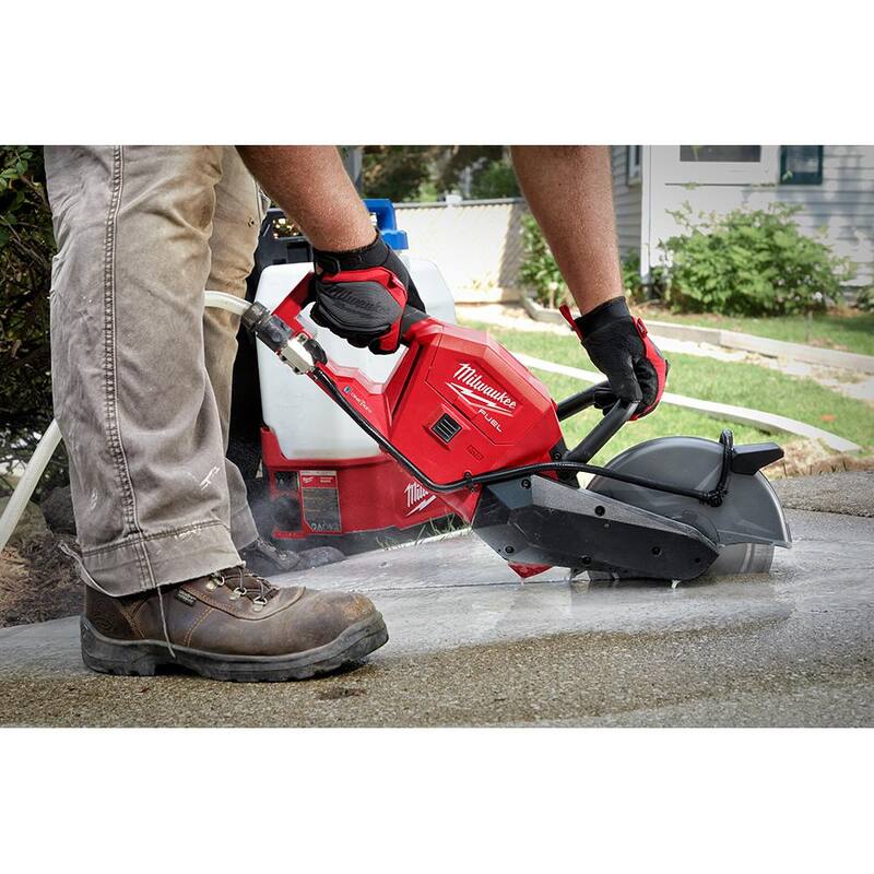 Sierra de corte de 9 pulgadas inalámbrica sin escobillas Milwaukee M18 FUEL ONE-KEY de 18V con mochila de tanque de interruptor y kit de suministro de agua - 2786-22HD-2820-21WS.