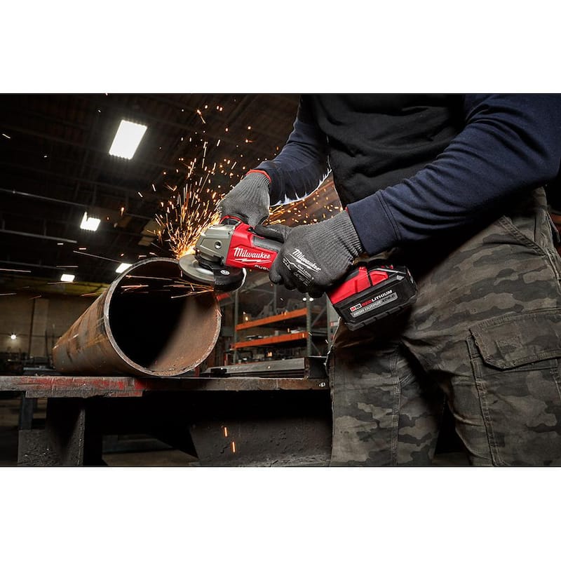 Milwaukee M18 FUEL 18V Lithium-Ion Brushless Cordless 4-1/2 in./5 in. Amoladora con interruptor deslizante (Solo herramienta) - 2881-20