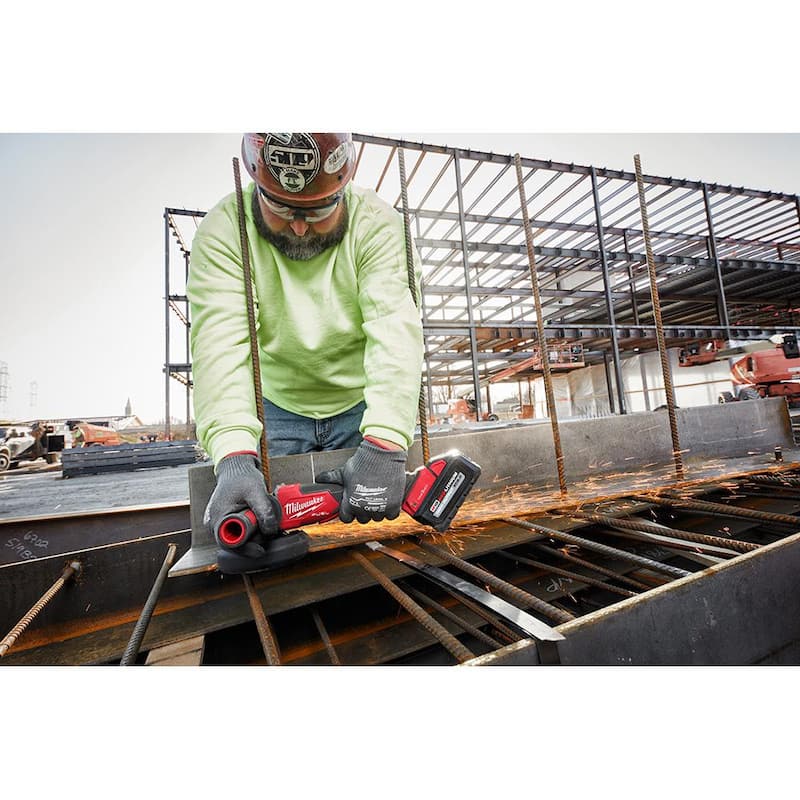 Amoladora sin escobillas Milwaukee M18 FUEL 18V de 4-1/2 in./5 in. con interruptor de paleta y freno de litio-ion inalámbrico (Herramienta solamente) - 2882-20