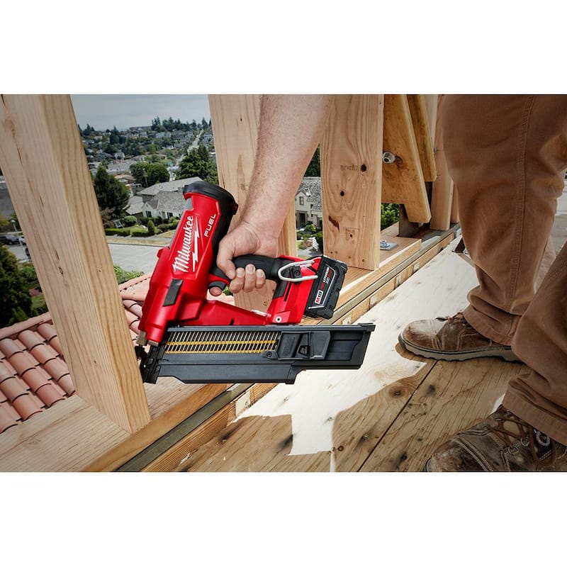 Clavadora inalámbrica Milwaukee M18 FUEL de 18 voltios y 21 grados de ángulo con tecnología de iones de litio y cepillado sin escobillas (solo la herramienta) - 2744-20.