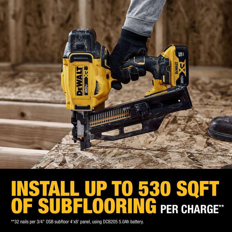 DEWALT Clavadora inalámbrica para armado con ángulo de 21° de 20 voltios (sólo herramienta) - DCN920B
