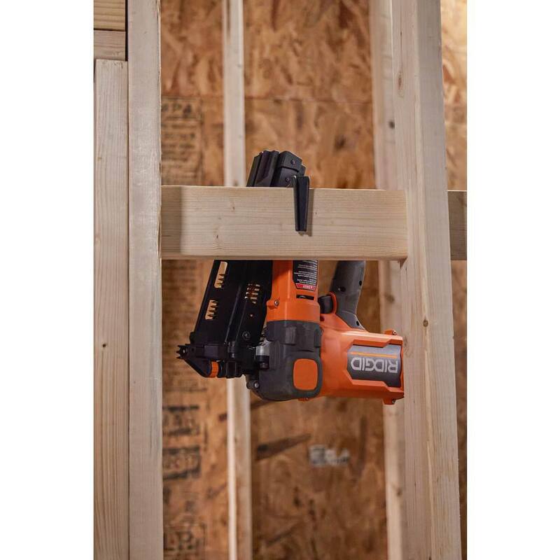Clavadora de armazón inalámbrica sin escobillas RIDGID 18V de 21° y 3-1/2 pulgadas (Herramienta solamente) - R09894B