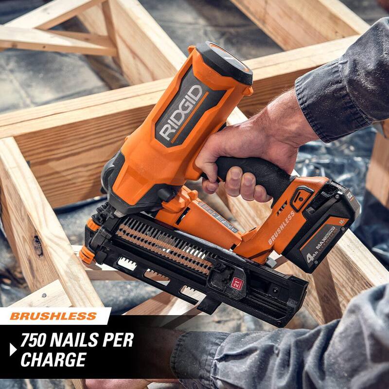 Clavadora de armazones inalámbrica sin escobillas RIDGID 18V de 21° y 3-1/2 pulgadas con batería de iones de litio de 18V y 4.0 Ah - R09894B-AC87004