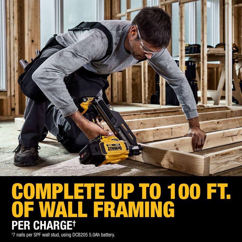 DEWALT 20-Volt 30° Clavadora de Armazón Inalámbrica con Kit de Batería de iones de litio de 5.0 Ah y Cargador - DCN930P1