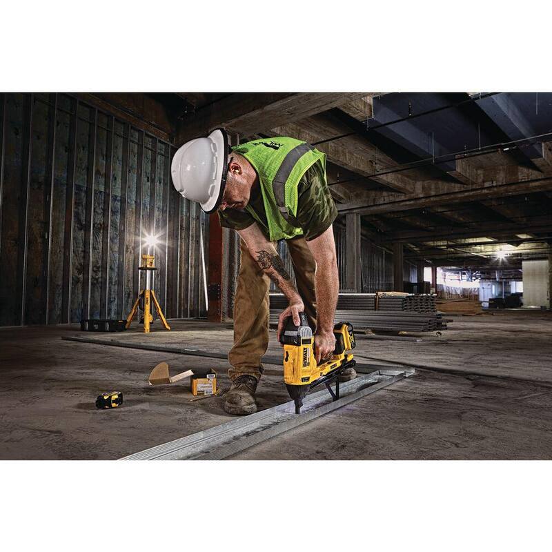 DEWALT 20-Volt MAX 1 in. Clavadora inalámbrica de concreto eléctrica (solo herramienta) - DCN891B