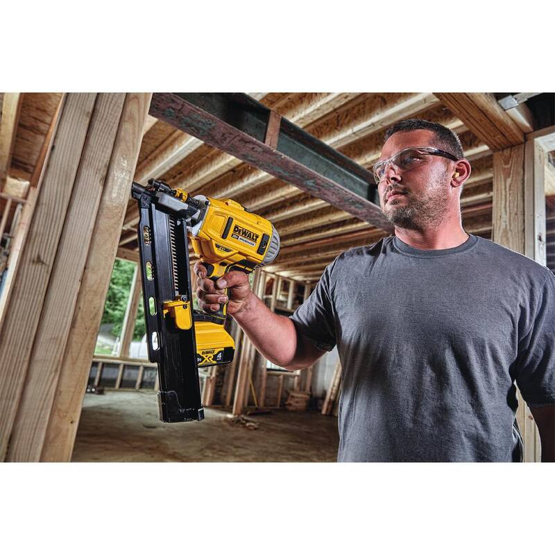 Clavadora de armazón DEWALT 20V MAX XR de iones de litio sin escobillas a 21° y kit de clavos para armazón de metal de 3 pulgadas x 0.131 pulgadas (2000 por caja) - DCN21PLM1W0D131
