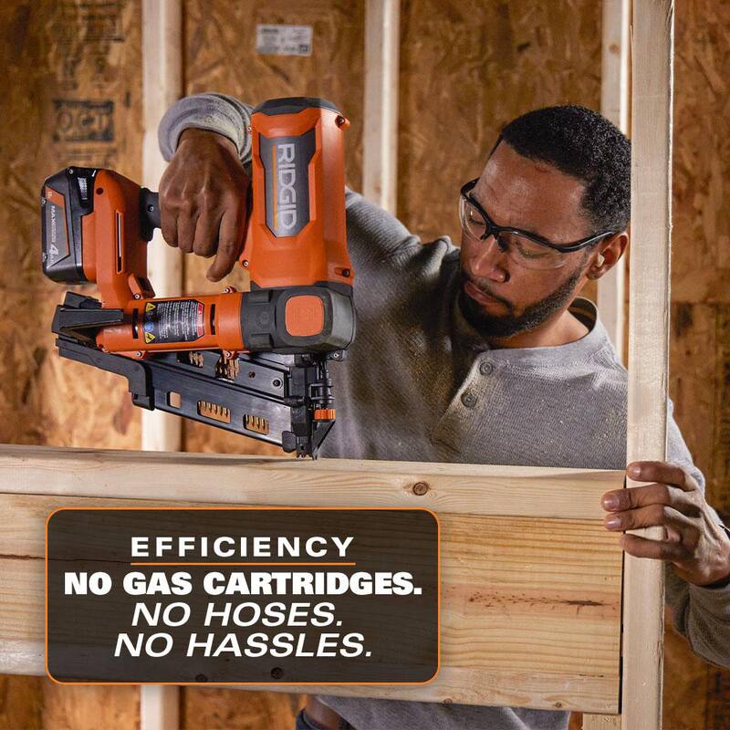 Clavadora inalámbrica sin escobillas RIDGID de 18V con ángulo de 21° y capacidad de 3-1/2 pulgadas en kit con batería de 4.0 Ah, cargador y batería de salida máxima de 4.0 Ah - R09894KN-AC840040