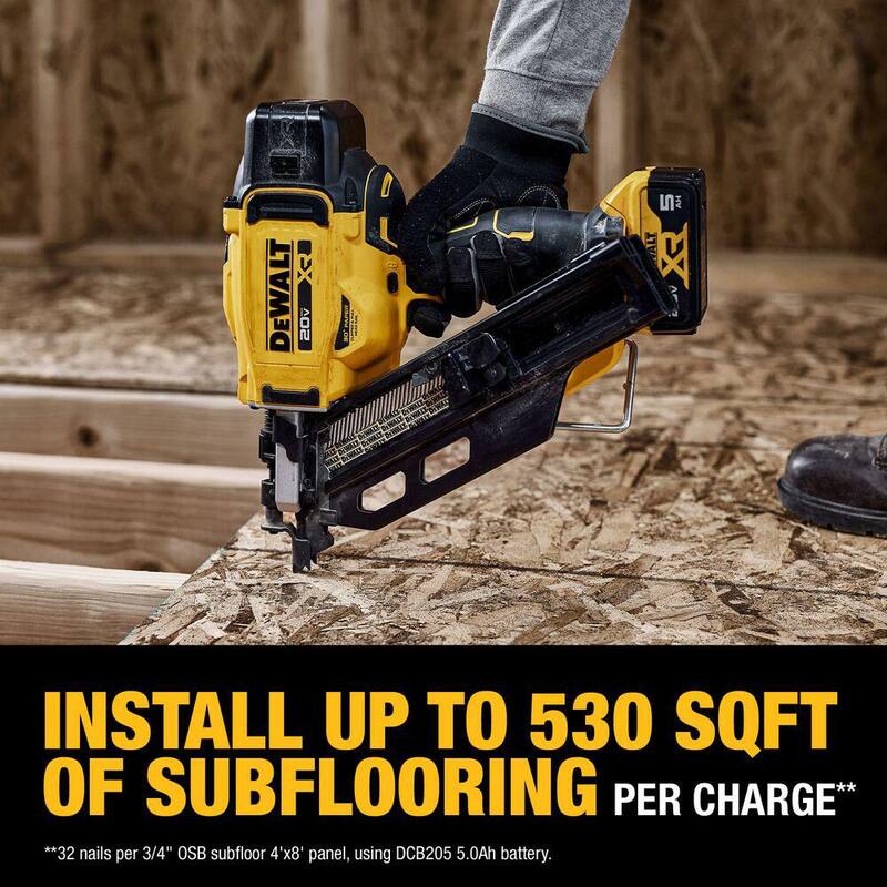 Kit de clavadora inalámbrica DEWALT 20V de iones de litio de 30° con cargador y batería de 5.0 Ah, y cargador de revista extendida - DCN930P1WDZN930