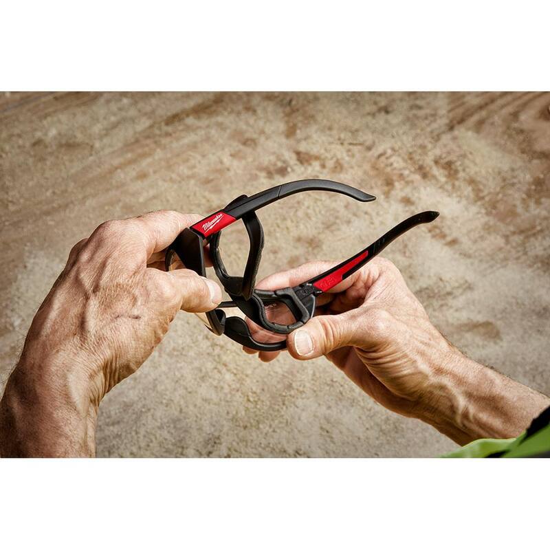 Clavadora de armazón sin escobillas Milwaukee M18 FUEL de 18 voltios con ángulo de 30 grados de 3-1/2 pulgadas y lentes de seguridad para rendimiento con juntas - 2745-20-48-73-2040