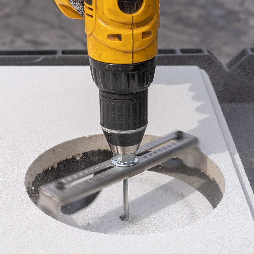 Sierra de perforación ajustable con broca de carburo de Greenlee para empotrados de iluminación de 2-1/2 a 7 pulgadas