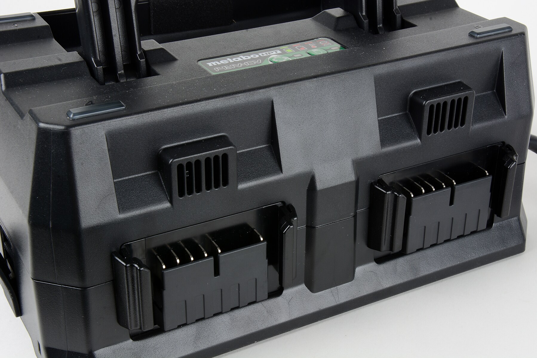 Cargador de batería de iones de litio MultiVolt de 36 V Metabo HPT UC18YTSLM