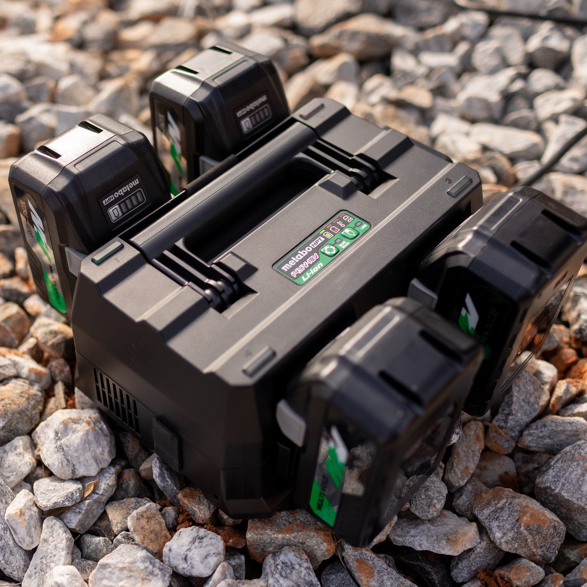 Cargador de batería de iones de litio MultiVolt de 36 V Metabo HPT UC18YTSLM