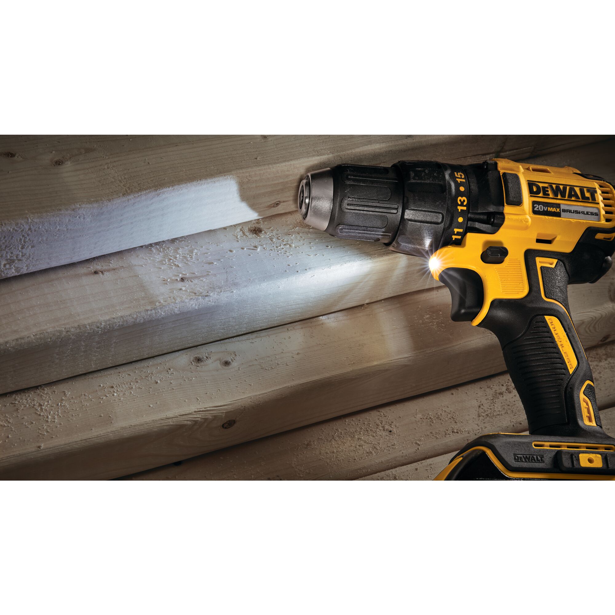 Taladro inalámbrico sin escobillas DEWALT de 20 voltios máximos y 1/2 pulgada (2 baterías incluidas, bolsa suave incluida) DCD777C2