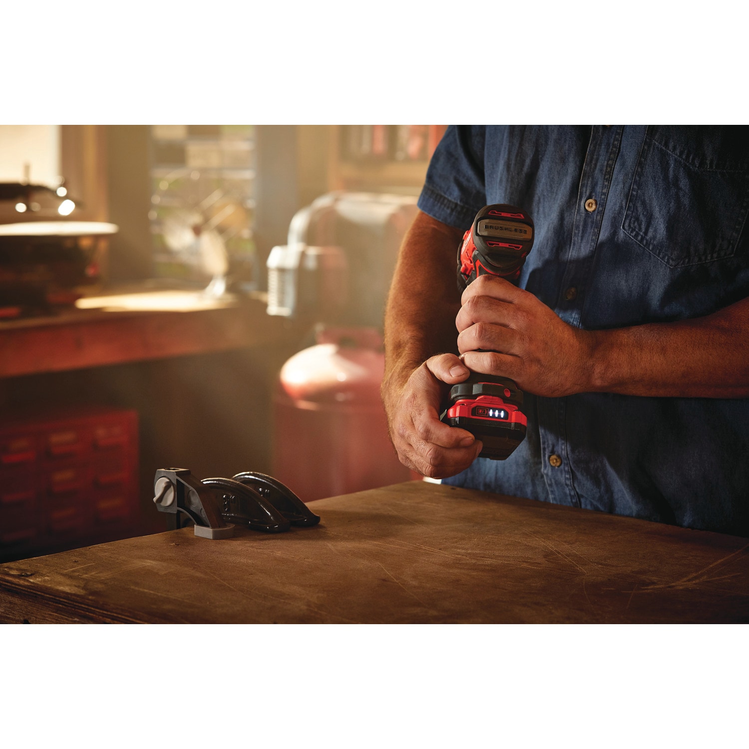 Taladro inalámbrico sin escobillas CRAFTSMAN V20 de 1/2 pulgadas 20 voltios máximo (Incluye bolsa suave) CMCD710C1