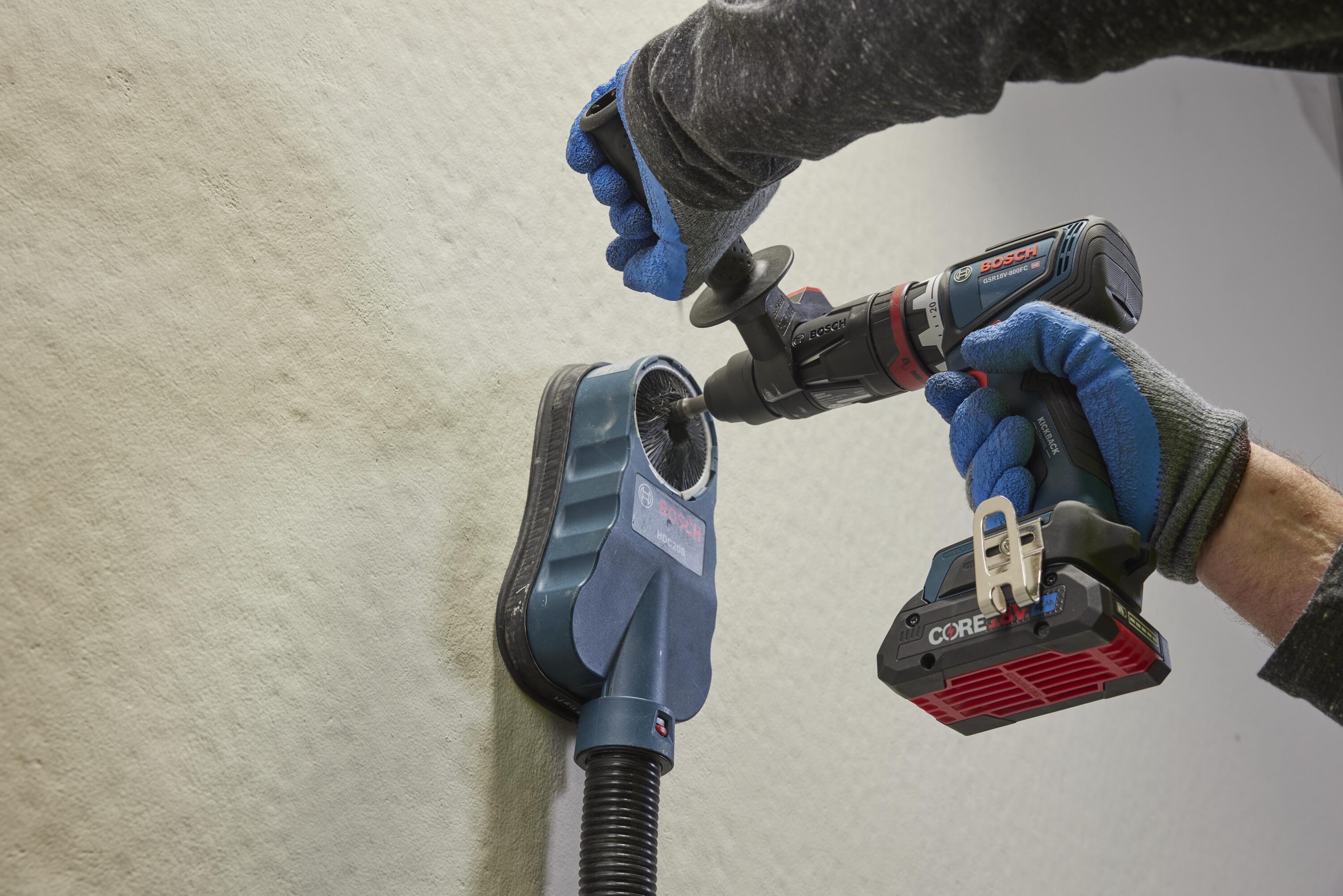  Taladro inalámbrico angular sin escobillas de 18 voltios 1/2 pulgadas, listo para conectarse de Bosch (Incluye 2 baterías y estuche suave) GSR18V-800FCB24