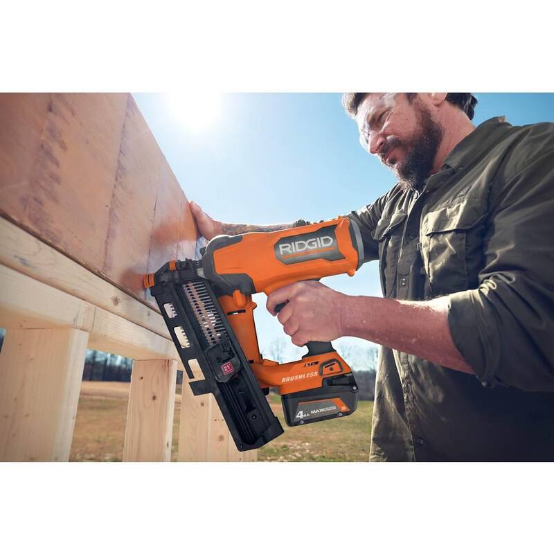 Clavadora de armazón inalámbrica sin escobillas de 18V RIDGID a 21° con batería de iones de litio de 18V 4.0 Ah (paquete de 2) - R09894B-AC87004P