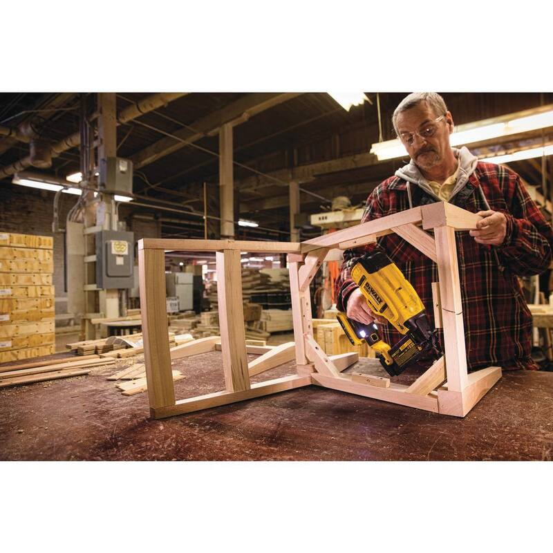 Clavadora inalámbrica eléctrica DEWALT 20V MAX XR de iones de litio de 18 galgas (sólo herramienta) - DCN680B